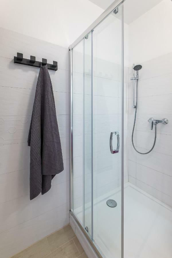 Raya Mansion Warsaw Apartment Bagian luar foto